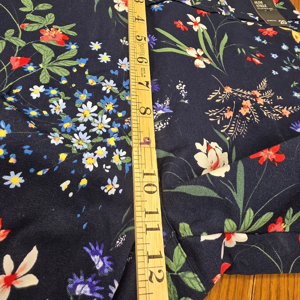 NWT New York & Company Slim Ankle Navy Blue Floral Plus Size 20 Pants - Picture 4 of 10